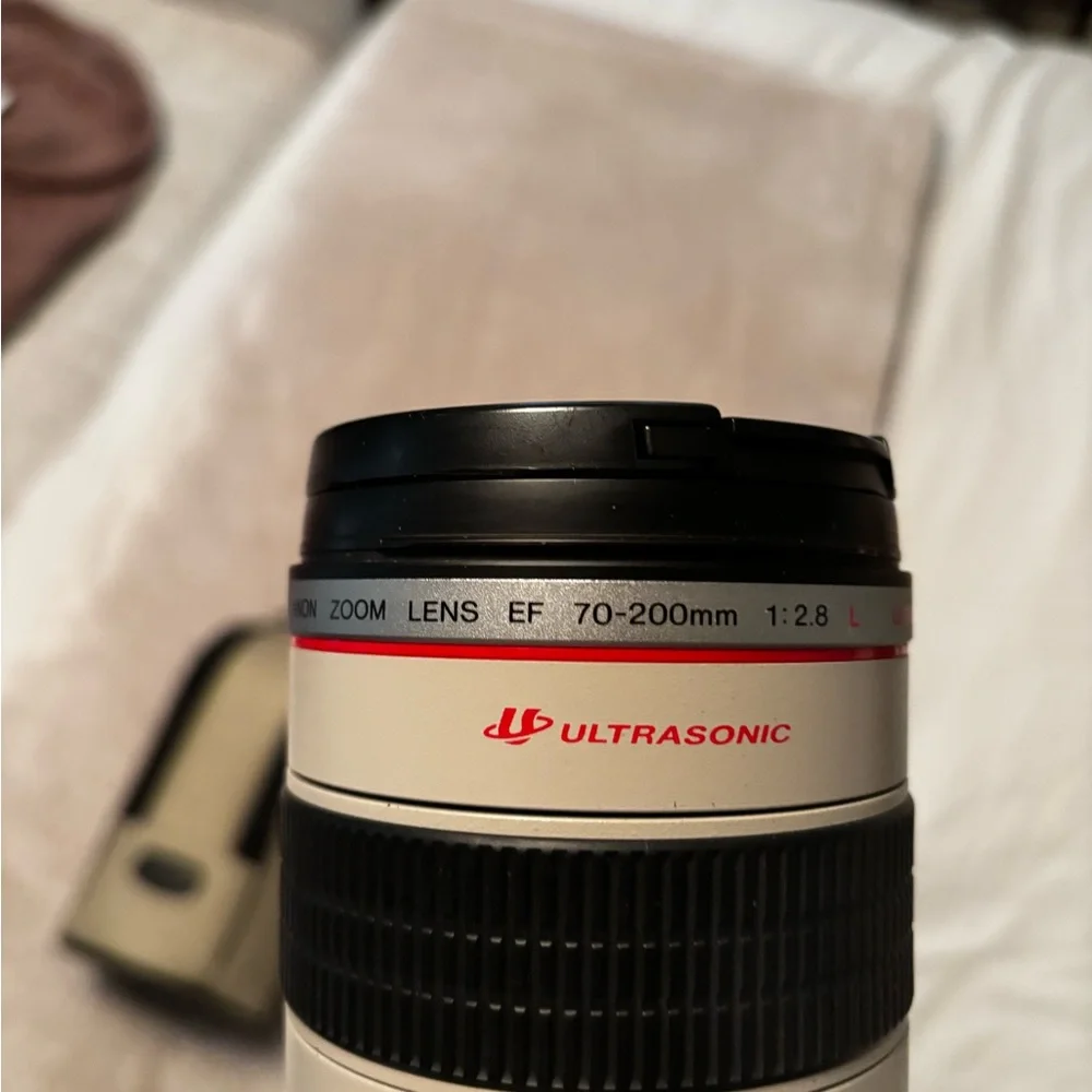 70-200mm f2.8 Camera Lens - Cream and Black